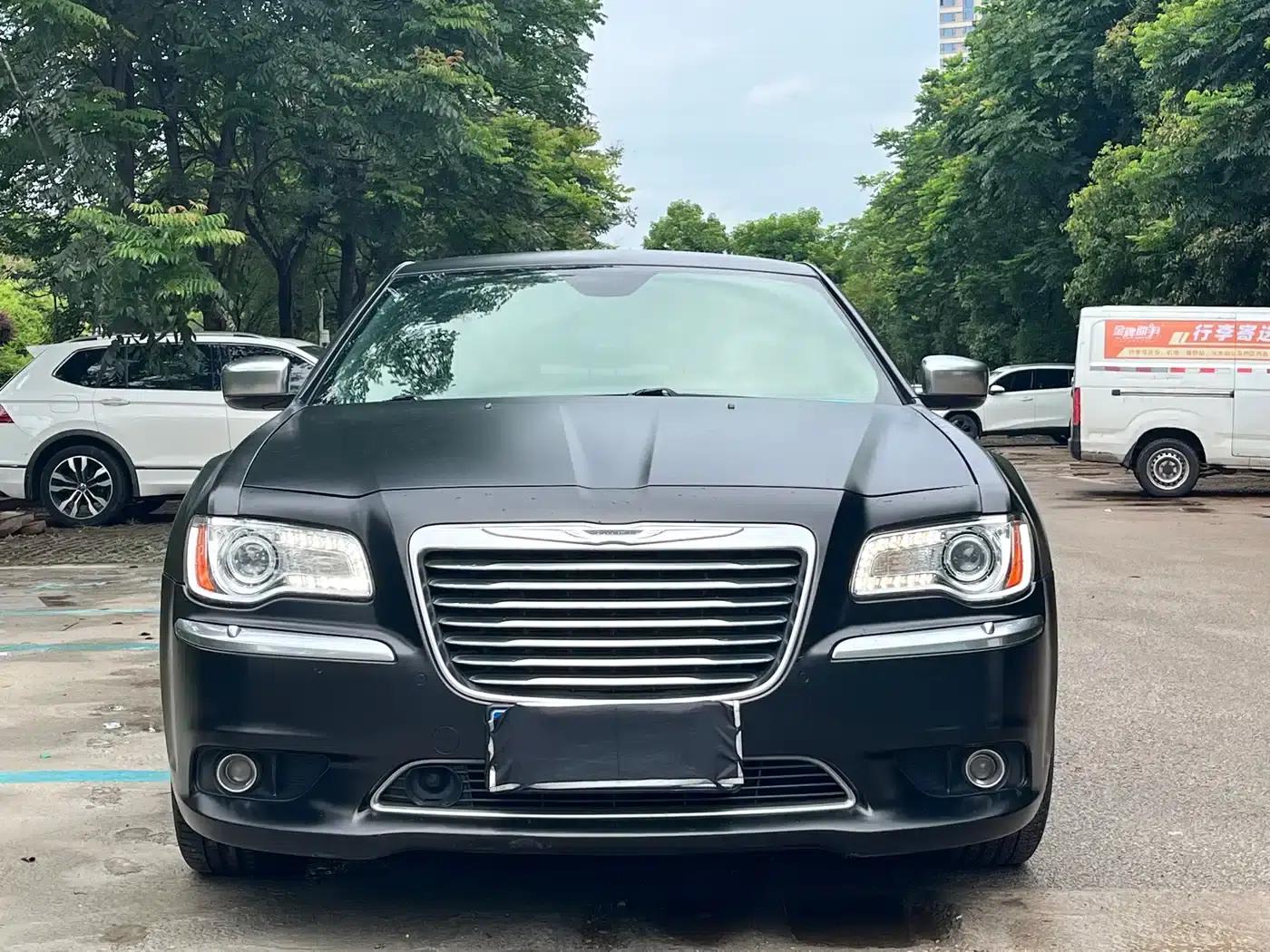 2014 Chrysler 300C Imported Model 3.0L Excellence Edition — миниатюра 2