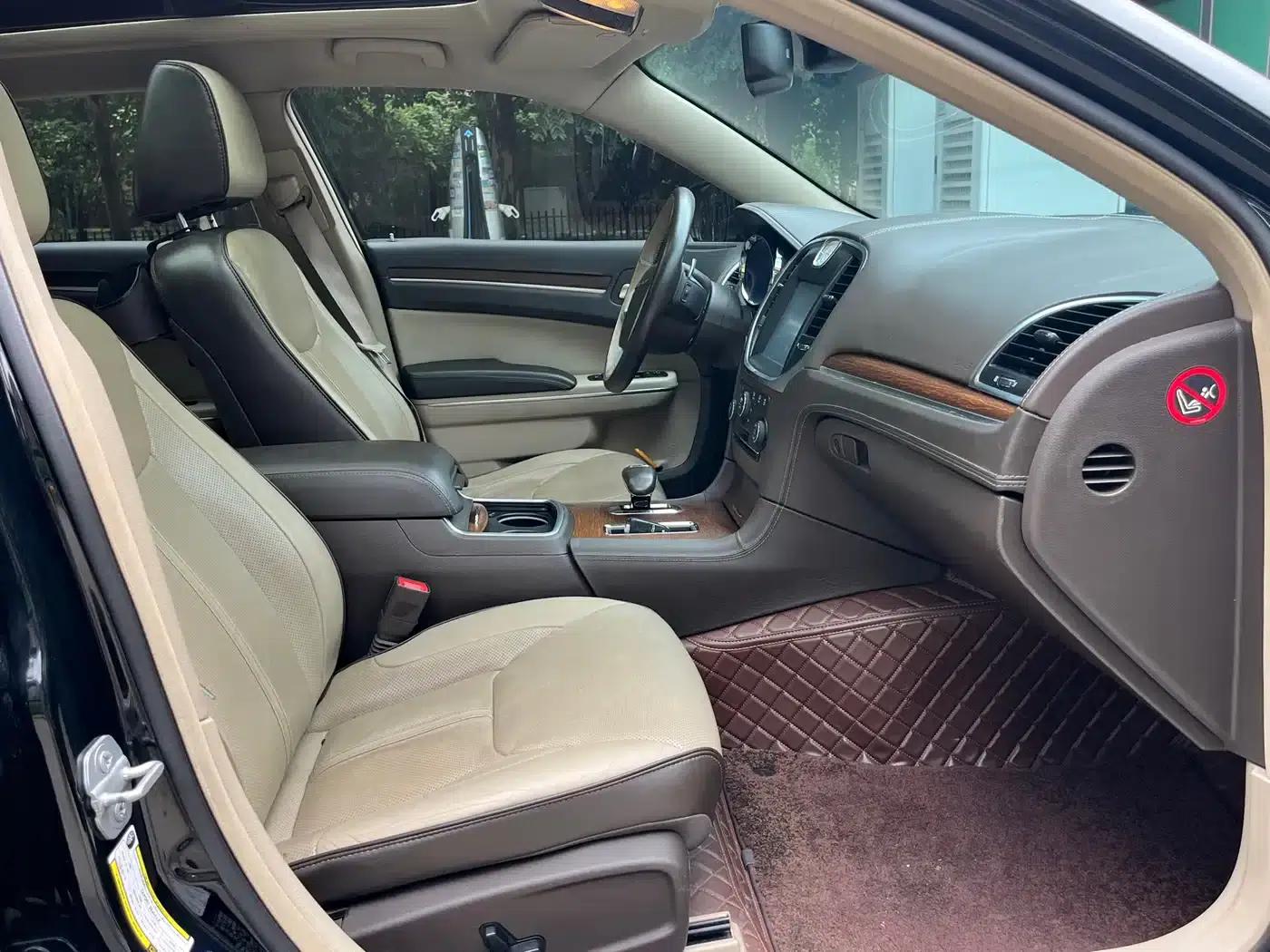 2014 Chrysler 300C Imported Model 3.0L Excellence Edition — миниатюра 11
