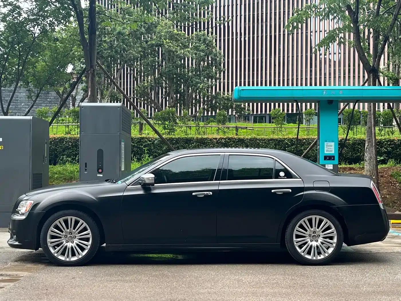 2014 Chrysler 300C Imported Model 3.0L Excellence Edition — миниатюра 4