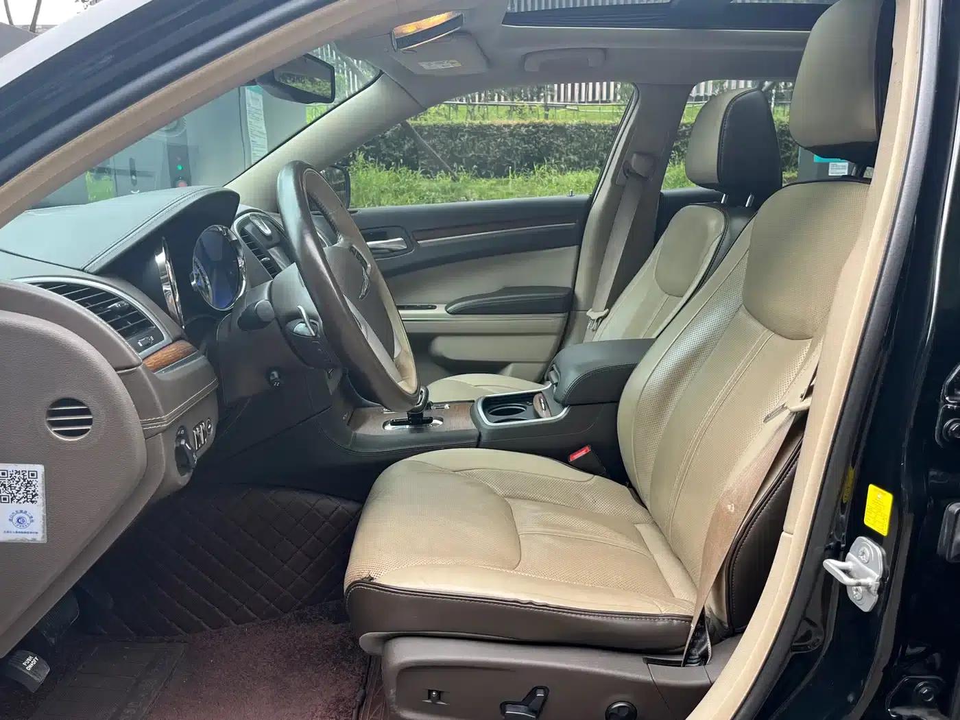 2014 Chrysler 300C Imported Model 3.0L Excellence Edition — миниатюра 8