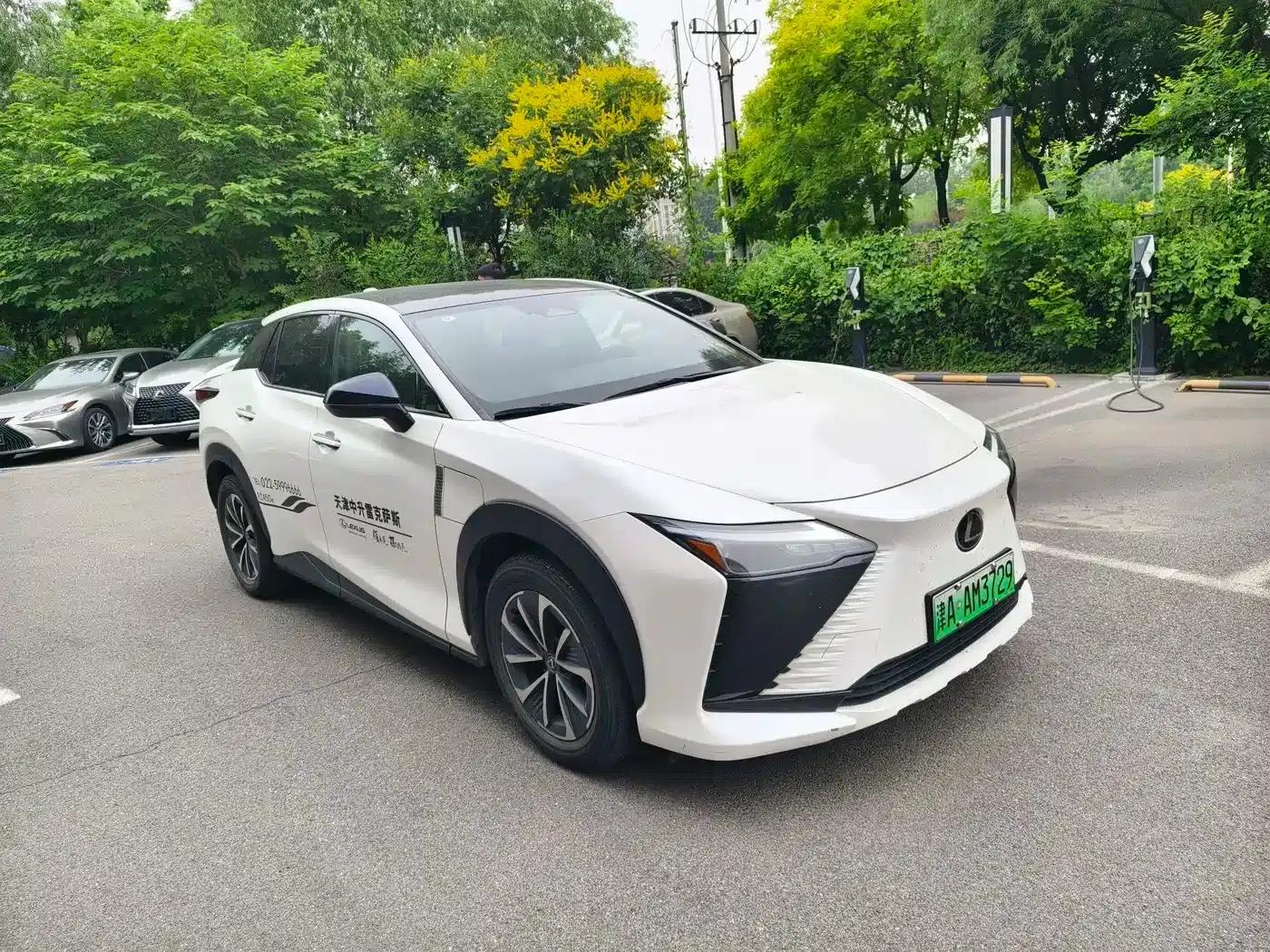 Lexus RZ 2023 450e AWD Luxury Edition — миниатюра 1