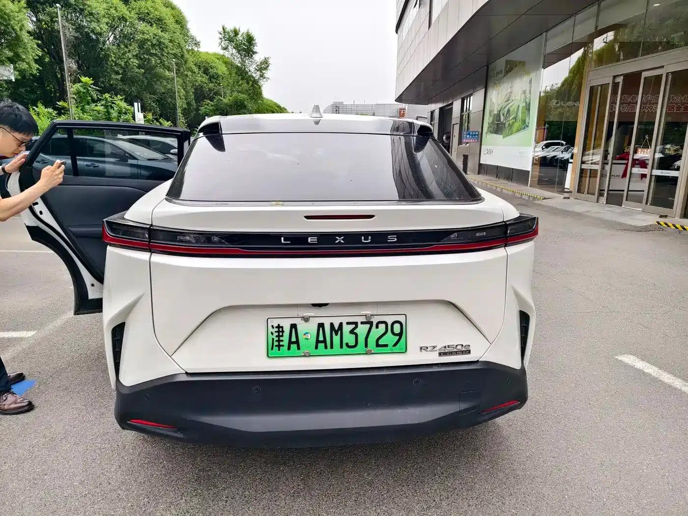 Lexus RZ 2023 450e AWD Luxury Edition — миниатюра 5