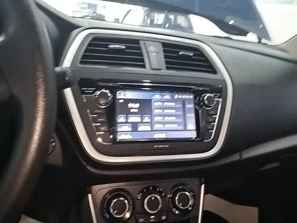 2015 Vitara 1.4T Manual 2WD Premium — миниатюра 13