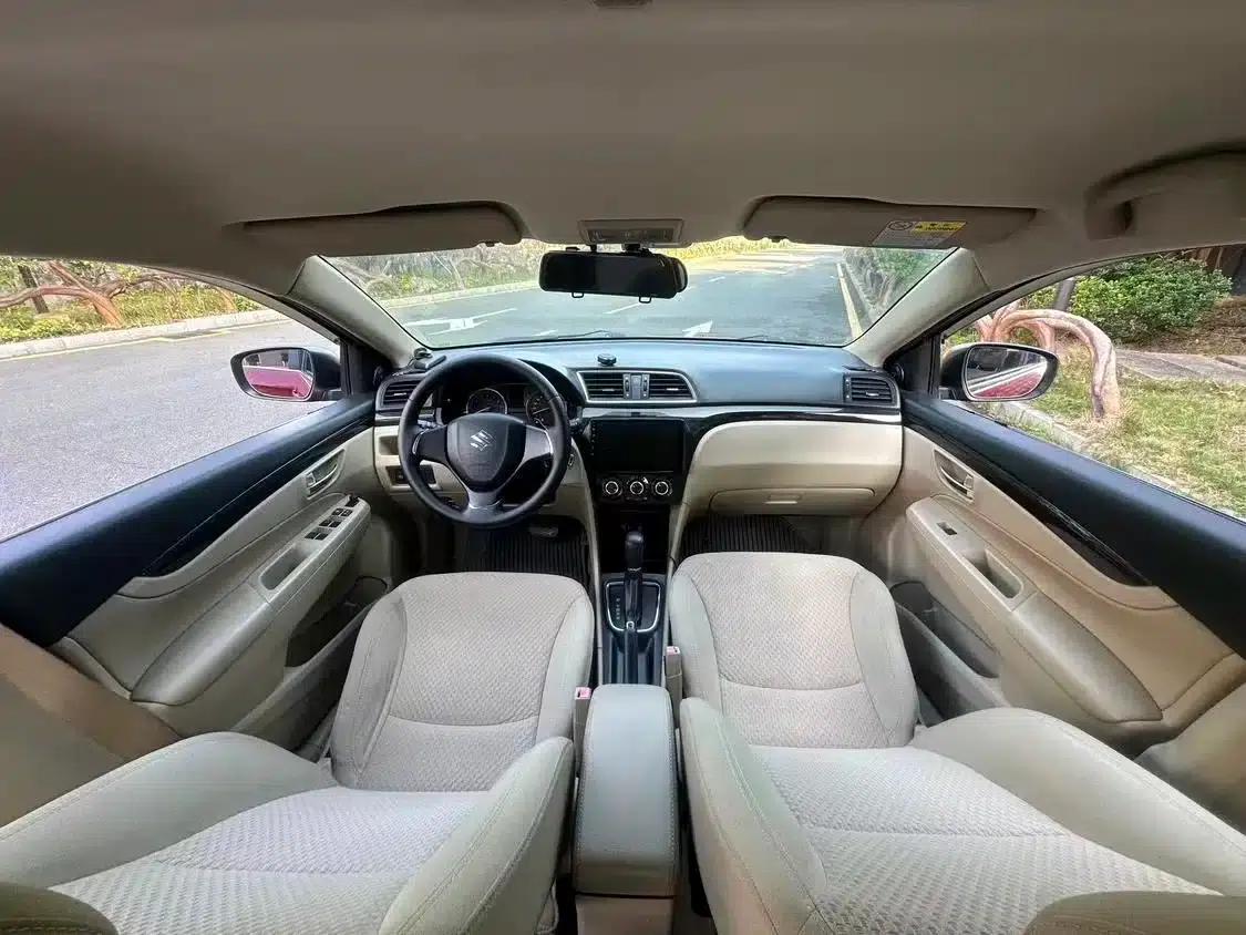 Ciaz 2015 1.6L Automatic Comfort Edition — миниатюра 11