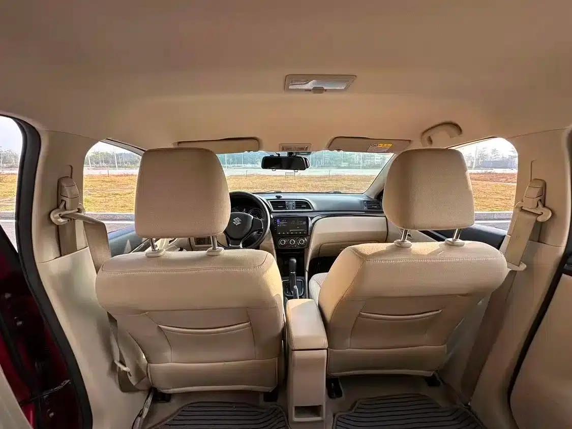 Ciaz 2015 1.6L Automatic Comfort Edition — миниатюра 12