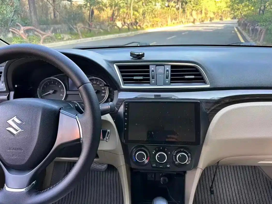 Ciaz 2015 1.6L Automatic Comfort Edition — миниатюра 13