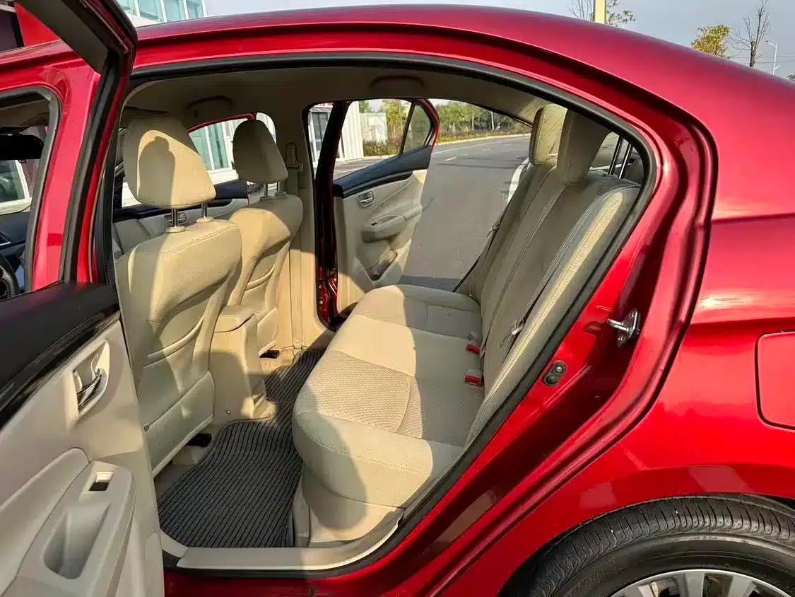Ciaz 2015 1.6L Automatic Comfort Edition — миниатюра 18