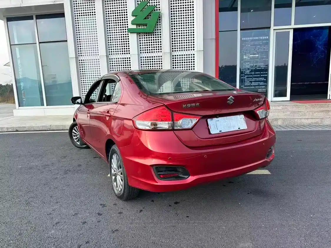 Ciaz 2015 1.6L Automatic Comfort Edition — миниатюра 3