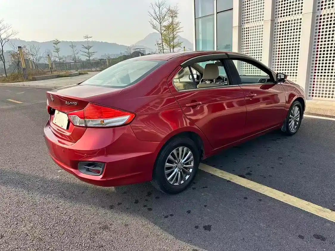 Ciaz 2015 1.6L Automatic Comfort Edition — миниатюра 27