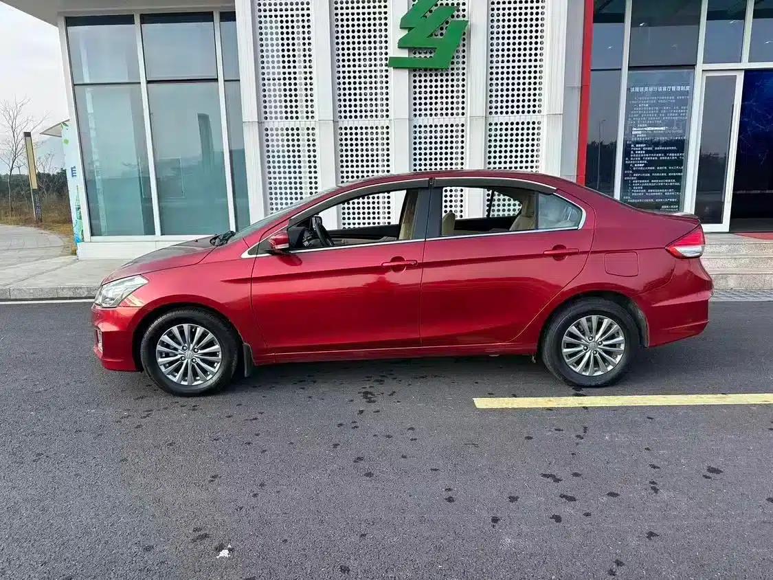 Ciaz 2015 1.6L Automatic Comfort Edition — миниатюра 6