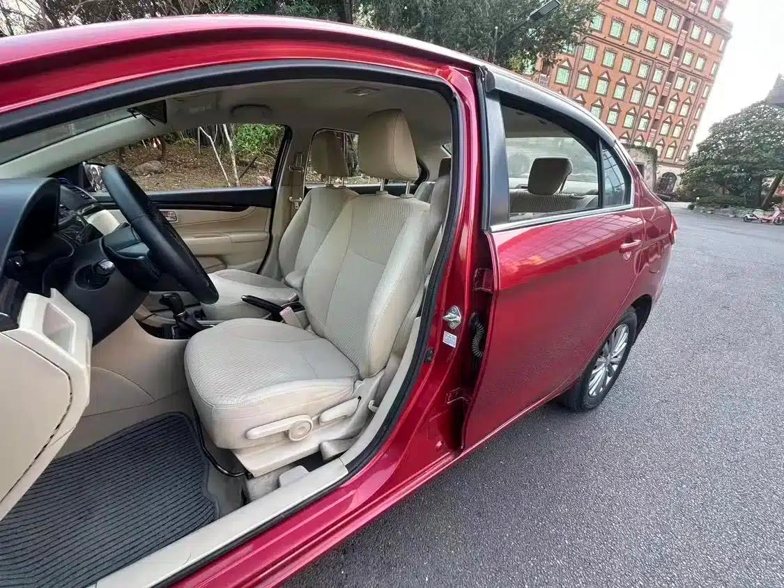 Ciaz 2015 1.6L Automatic Comfort Edition — миниатюра 10