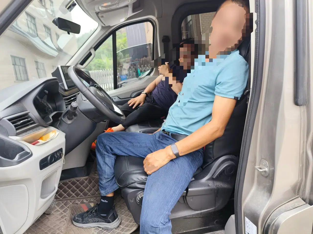 SAIC MAXUS Xintu V90 2022 2.0T AMT Yunjie Front-Wheel-Drive Short Wheelbase Mid-Roof Design with Single Rear Tire and 6 Seats — миниатюра 15