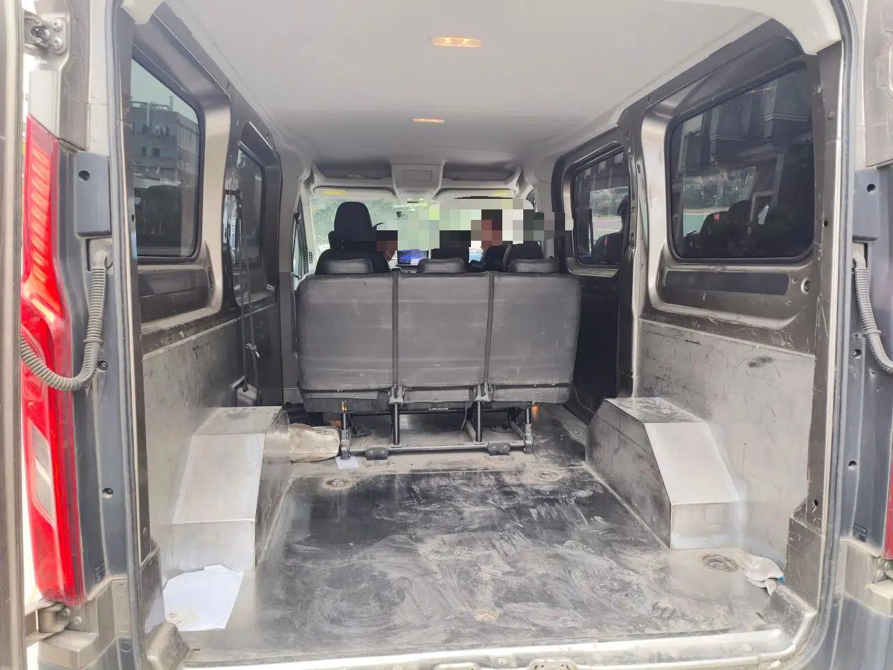SAIC MAXUS Xintu V90 2022 2.0T AMT Yunjie Front-Wheel-Drive Short Wheelbase Mid-Roof Design with Single Rear Tire and 6 Seats — миниатюра 19