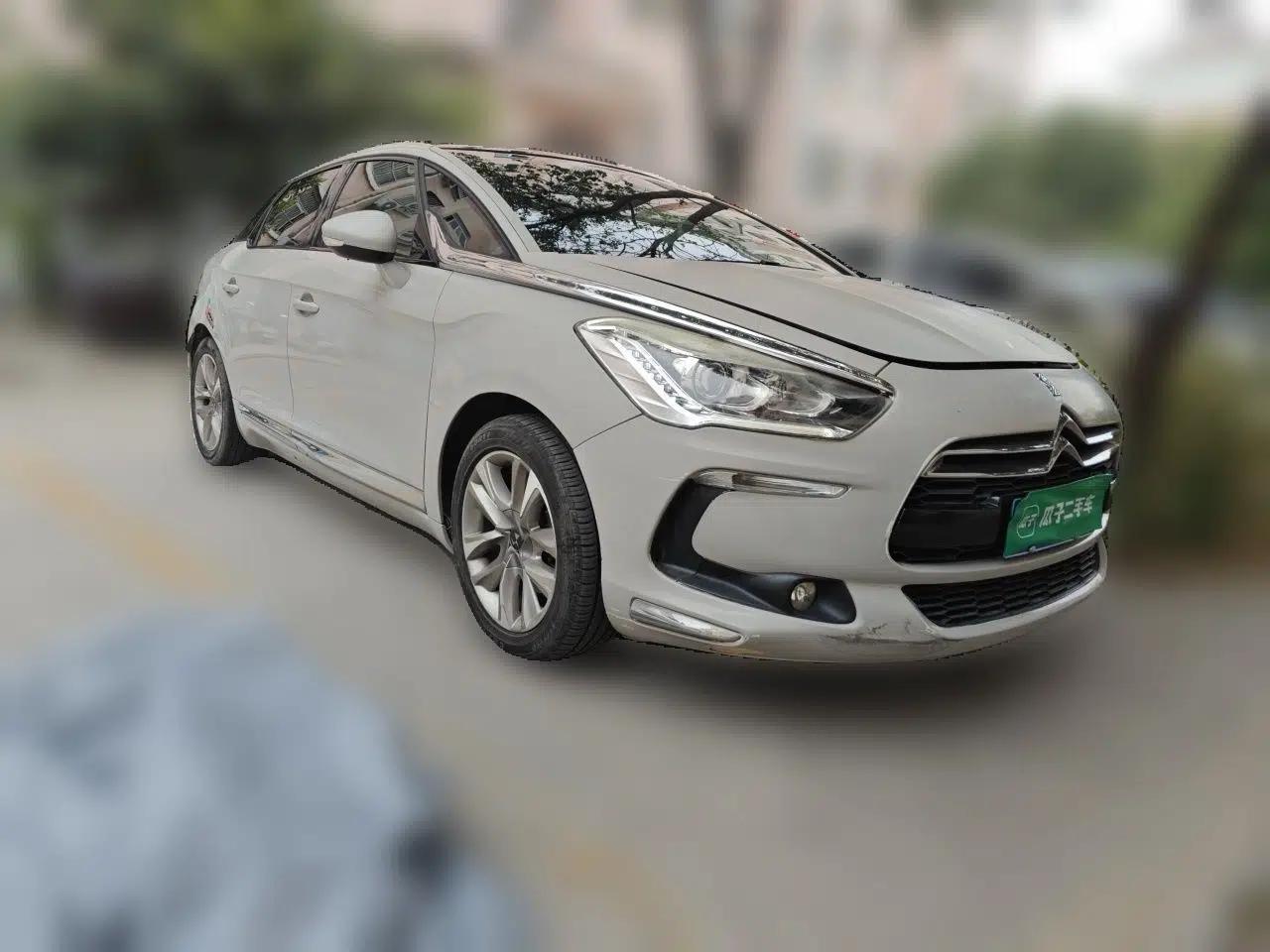 DS 5 2014 1.6T Luxury Edition THP160 — миниатюра 3