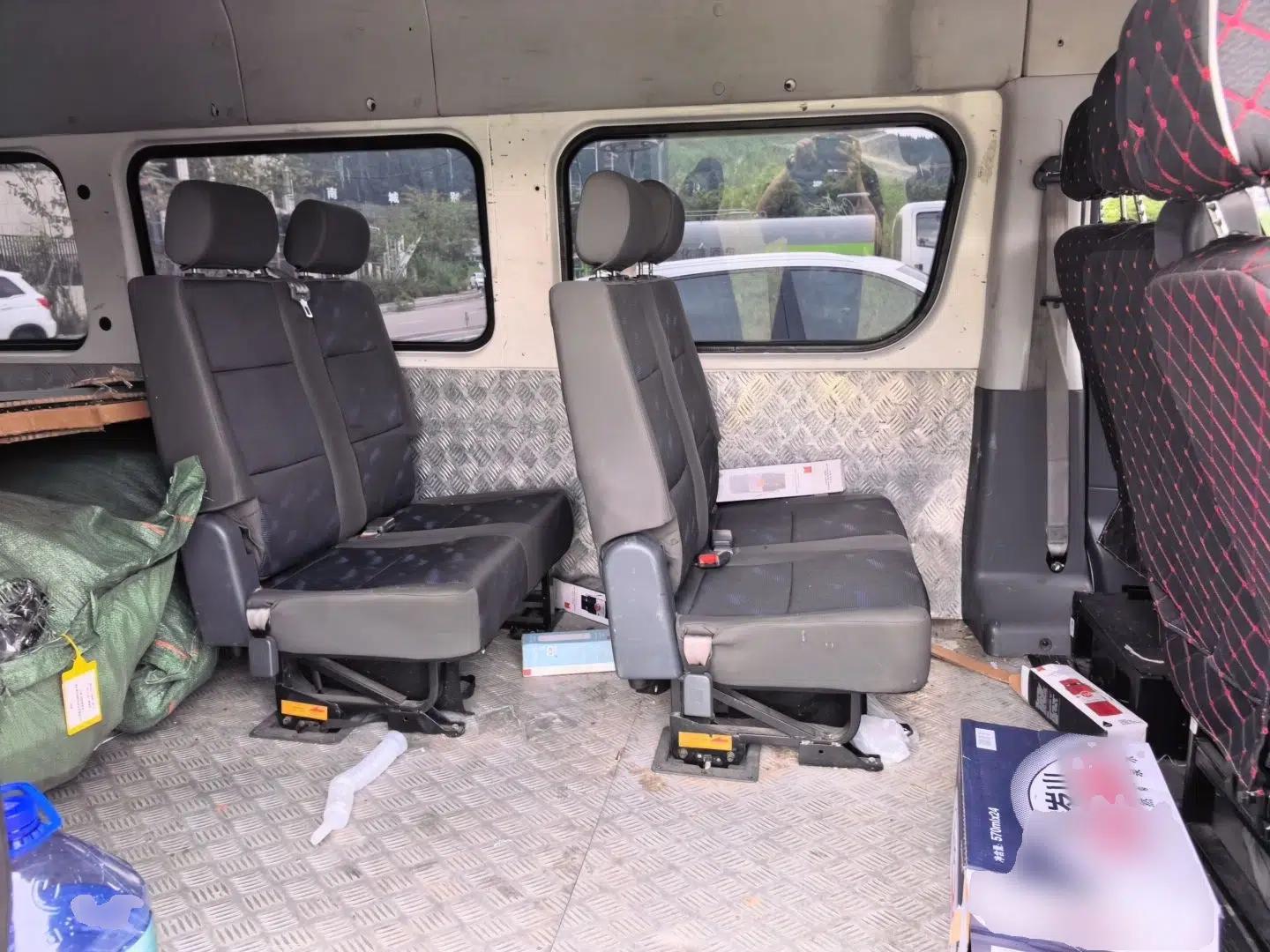 Dongfeng Yufeng 2021 2.4T Rear-Drive Logistics Vehicle Long Wheelbase High Roof Dual Rear Tires 6–9 Seats China VI Emission Standard YCY24140-60 — миниатюра 17
