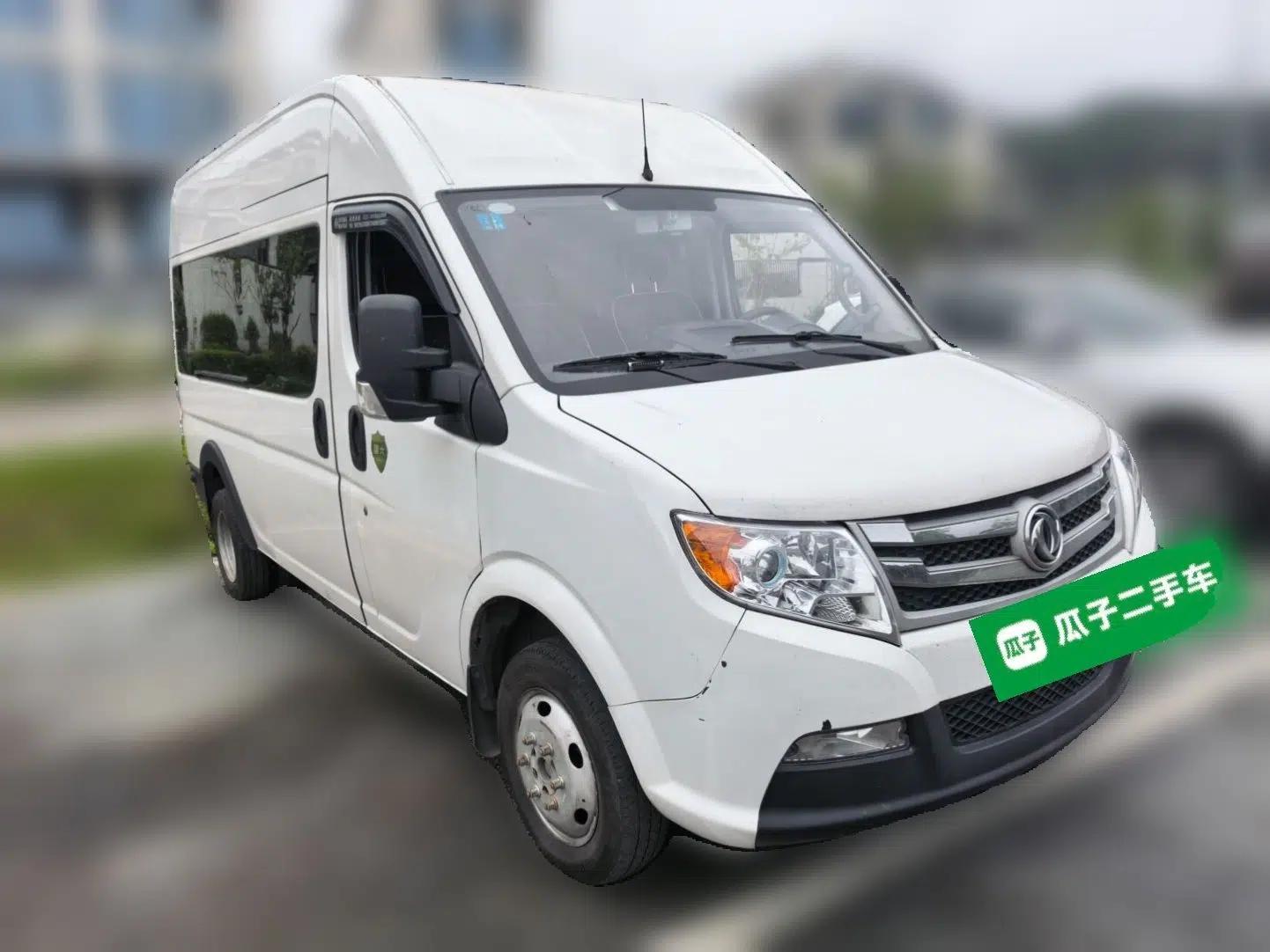 Dongfeng Yufeng 2021 2.4T Rear-Drive Logistics Vehicle Long Wheelbase High Roof Dual Rear Tires 6–9 Seats China VI Emission Standard YCY24140-60 — миниатюра 3