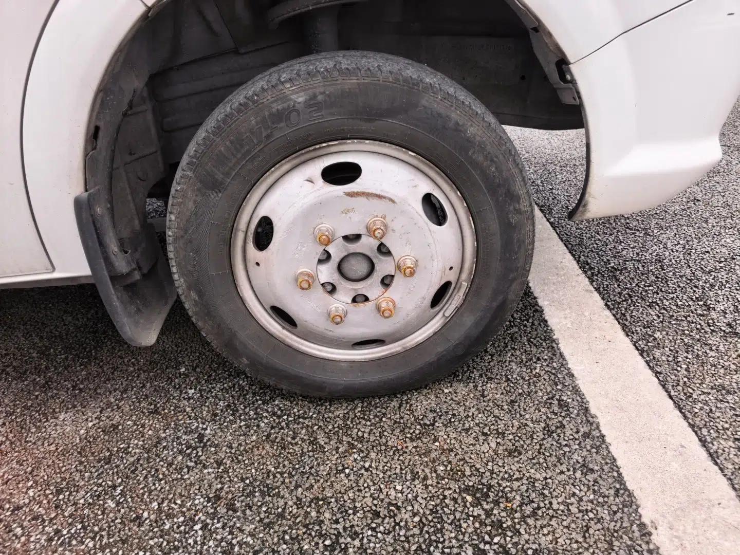 Dongfeng Yufeng 2021 2.4T Rear-Drive Logistics Vehicle Long Wheelbase High Roof Dual Rear Tires 6–9 Seats China VI Emission Standard YCY24140-60 — миниатюра 8