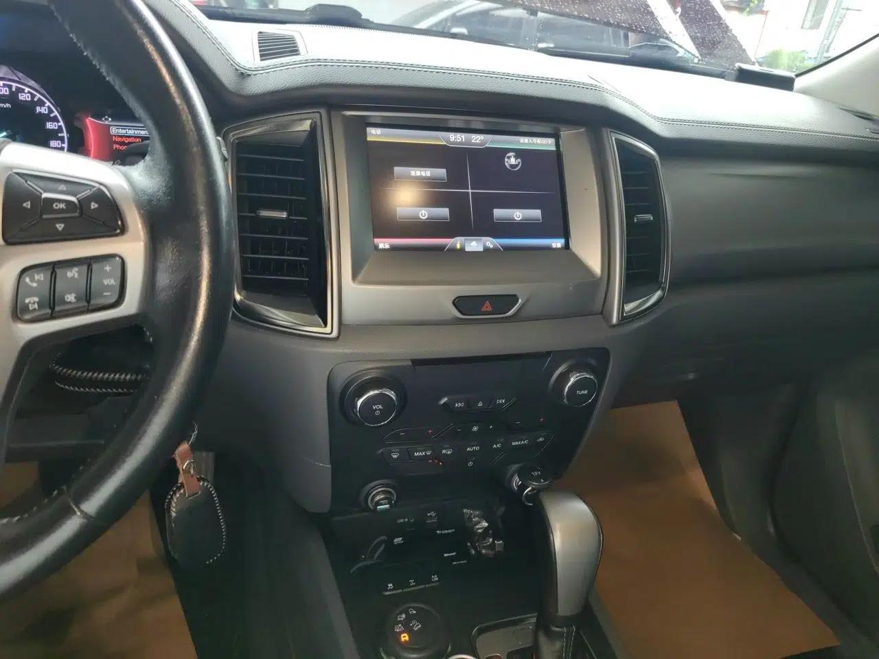 Ford Everest 2016 2.0T Gasoline Automatic 4x4 Luxury Edition — миниатюра 13