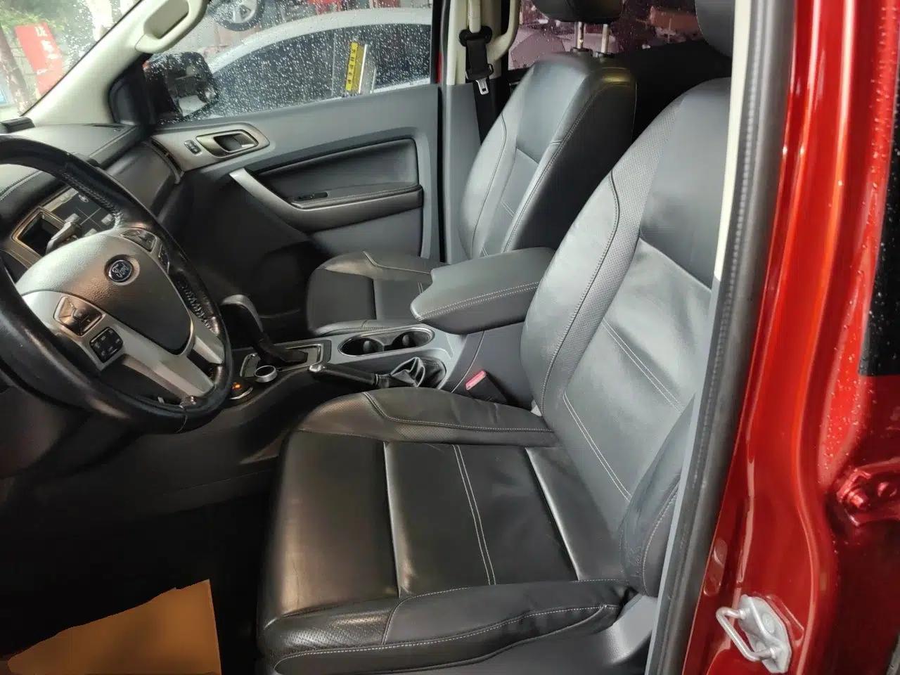 Ford Everest 2016 2.0T Gasoline Automatic 4x4 Luxury Edition — миниатюра 15