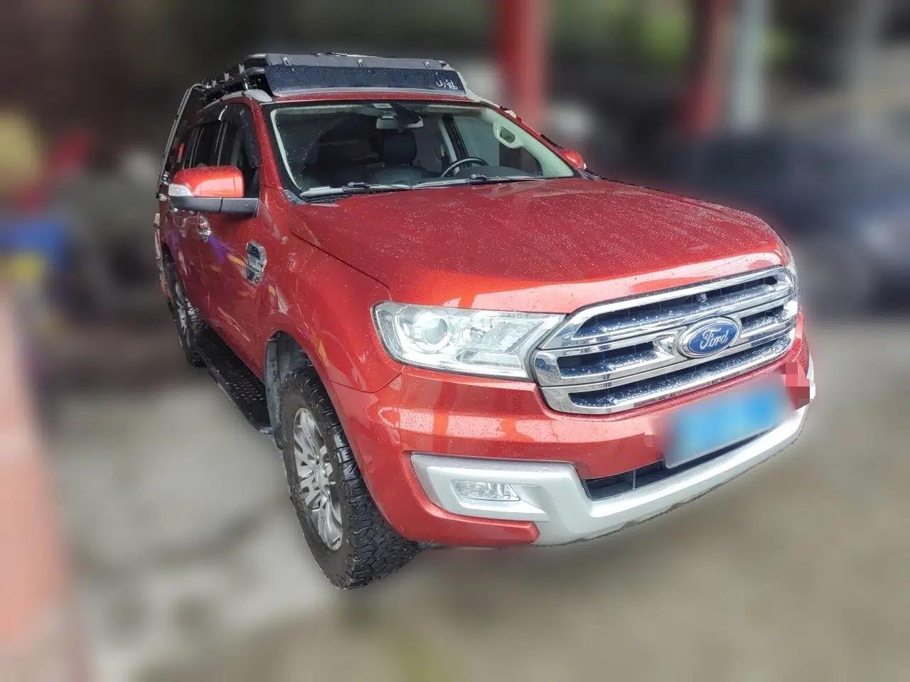 Ford Everest 2016 2.0T Gasoline Automatic 4x4 Luxury Edition — миниатюра 3