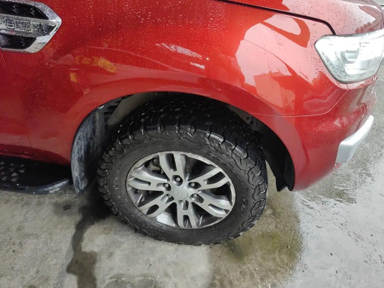 Ford Everest 2016 2.0T Gasoline Automatic 4x4 Luxury Edition — миниатюра 8