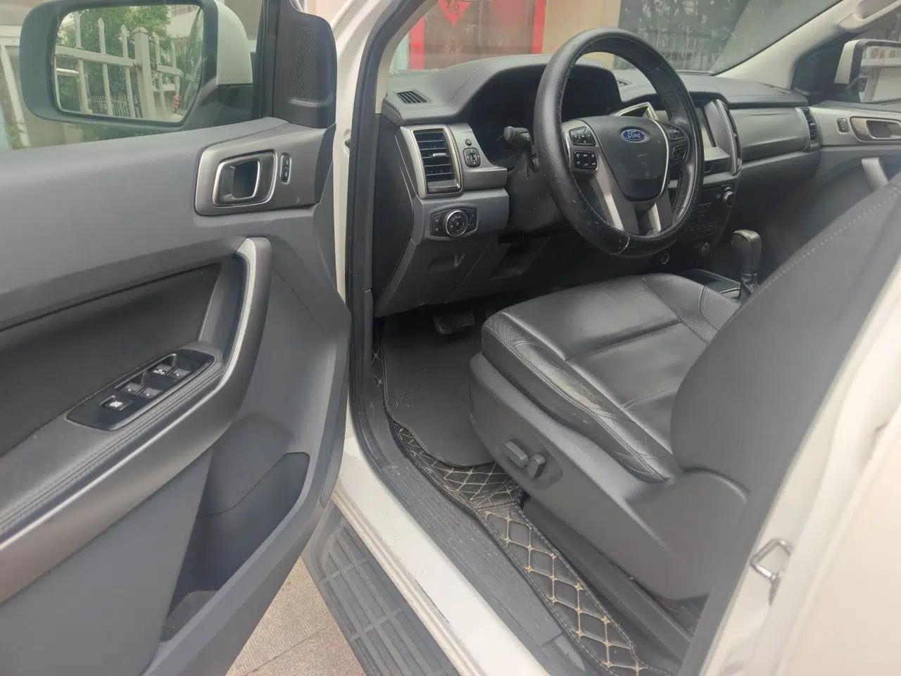Ford Everest 2016 2.0T Gasoline Automatic Two-Wheel Drive Luxury Edition — миниатюра 16