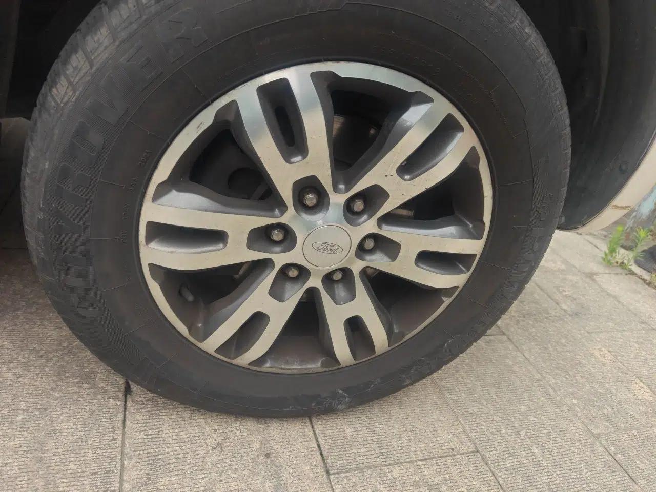 Ford Everest 2016 2.0T Gasoline Automatic Two-Wheel Drive Luxury Edition — миниатюра 8