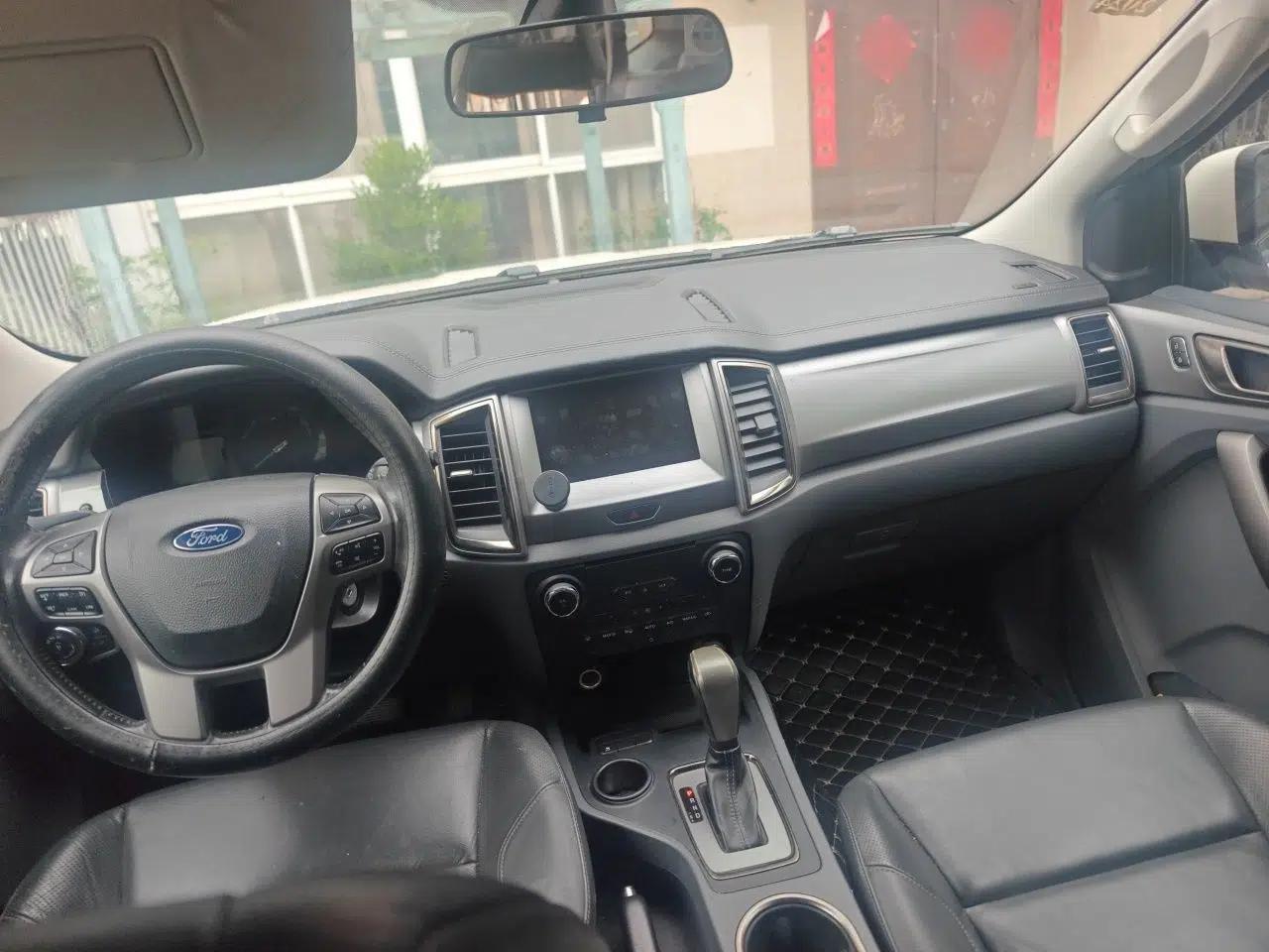 Ford Everest 2016 2.0T Gasoline Automatic Two-Wheel Drive Luxury Edition — миниатюра 9