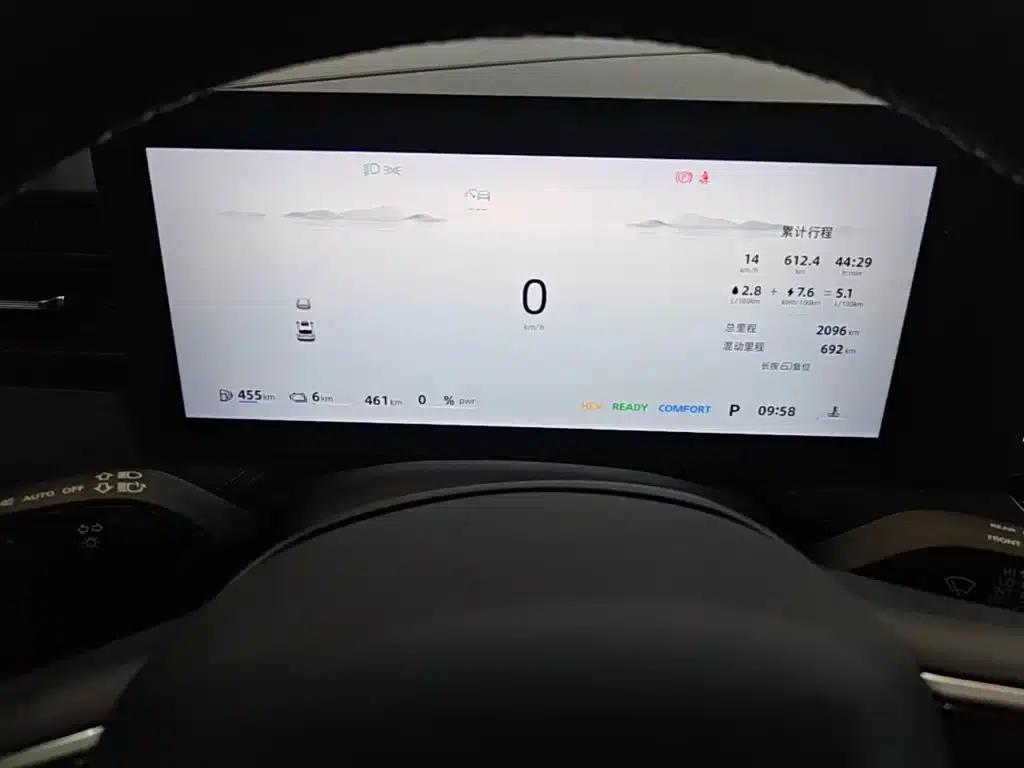 Roewe D5X DMH 2024 Model 135 Tech Edition — миниатюра 12