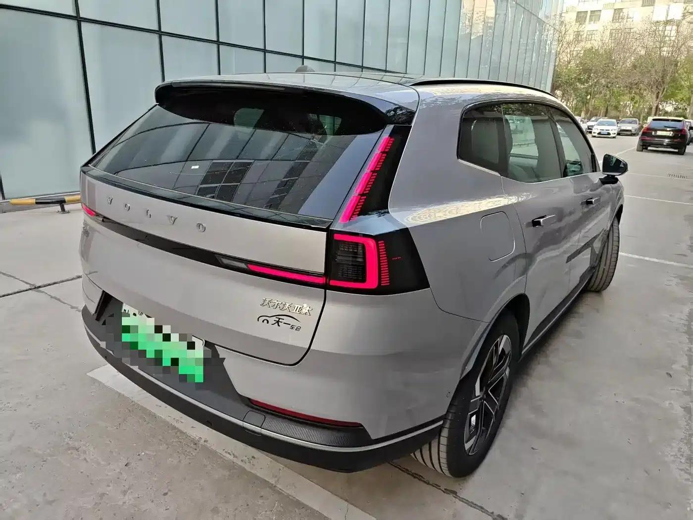 2026 Volvo XC70 Plug-in Hybrid (Two-Wheel Drive, Long Range, Core) — миниатюра 2