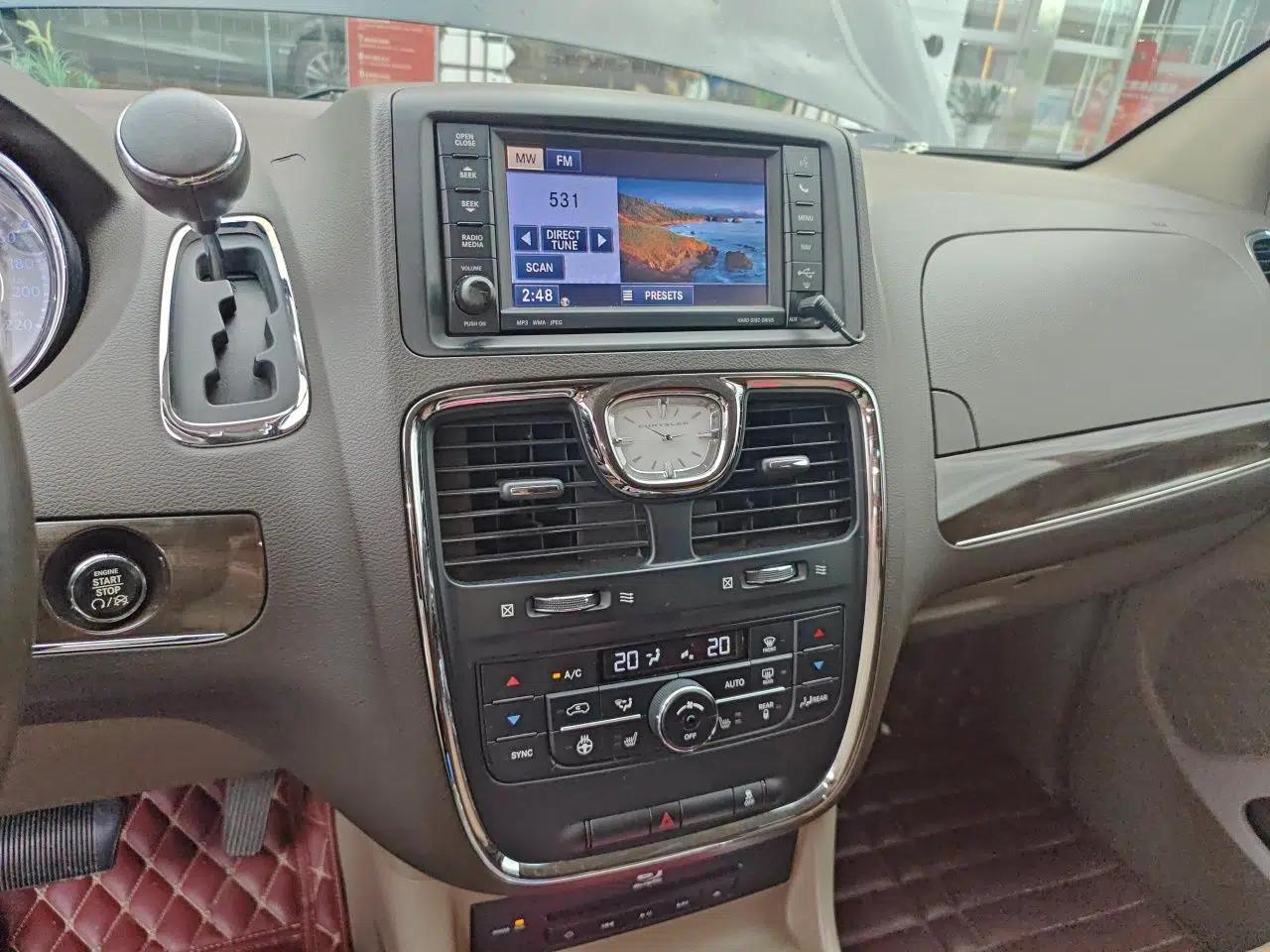 Chrysler Grand Voyager 2013 3.6L Luxury Edition — миниатюра 13