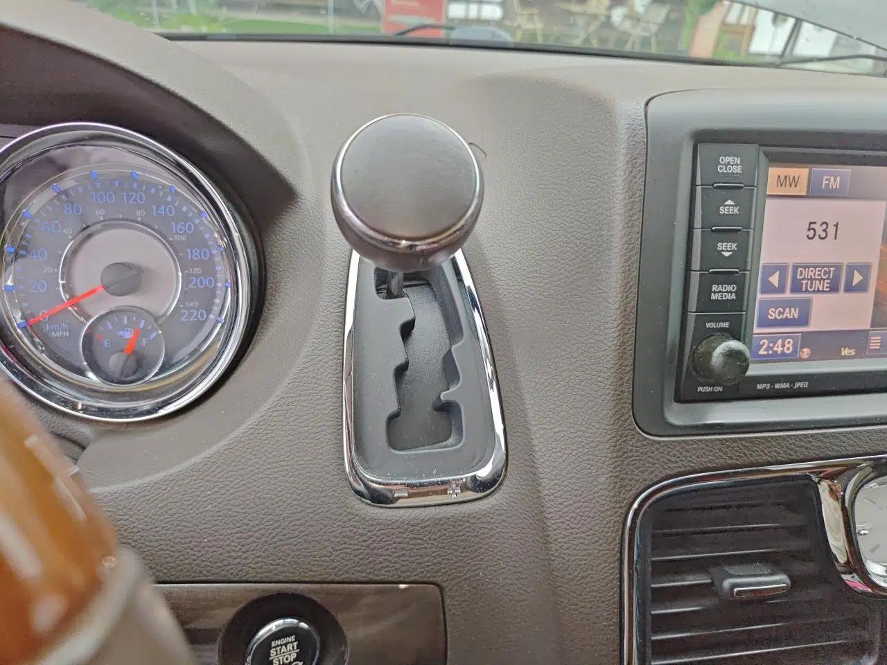 Chrysler Grand Voyager 2013 3.6L Luxury Edition — миниатюра 14