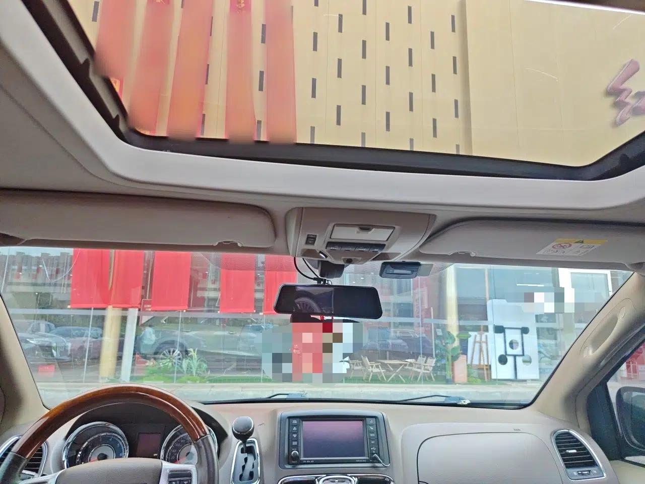 Chrysler Grand Voyager 2013 3.6L Luxury Edition — миниатюра 18
