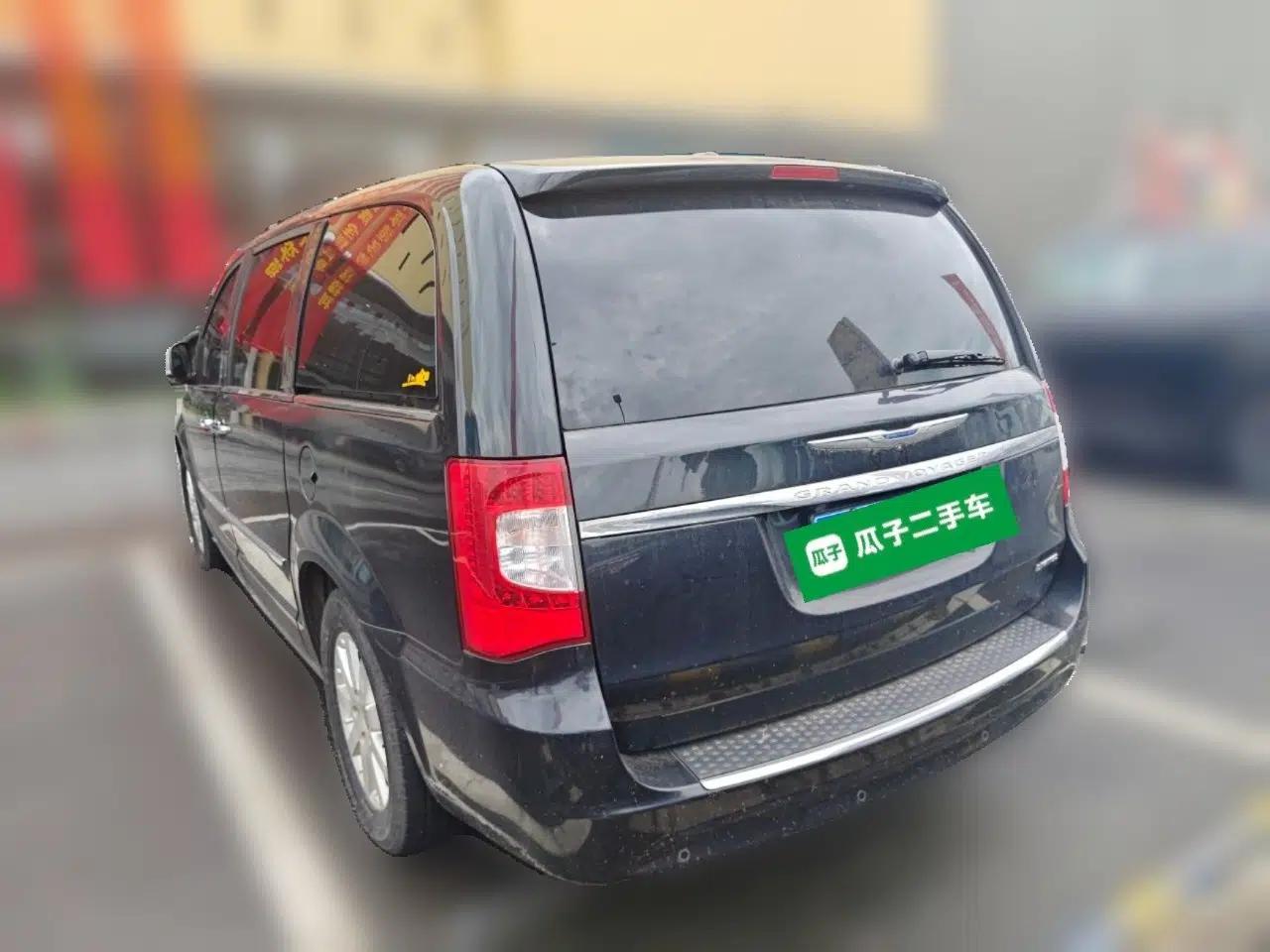 Chrysler Grand Voyager 2013 3.6L Luxury Edition — миниатюра 4