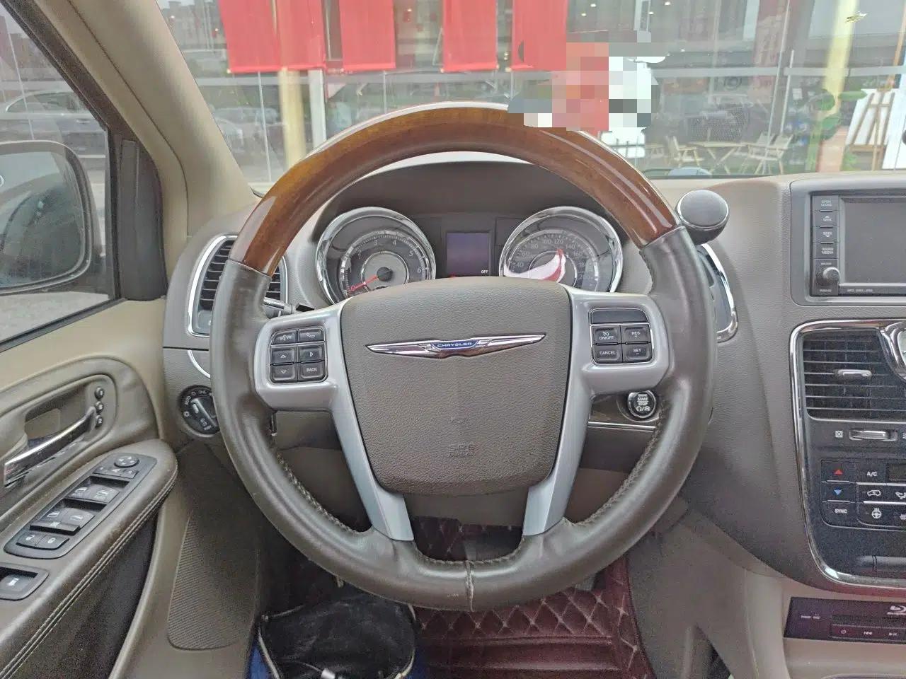 Chrysler Grand Voyager 2013 3.6L Luxury Edition — миниатюра 10