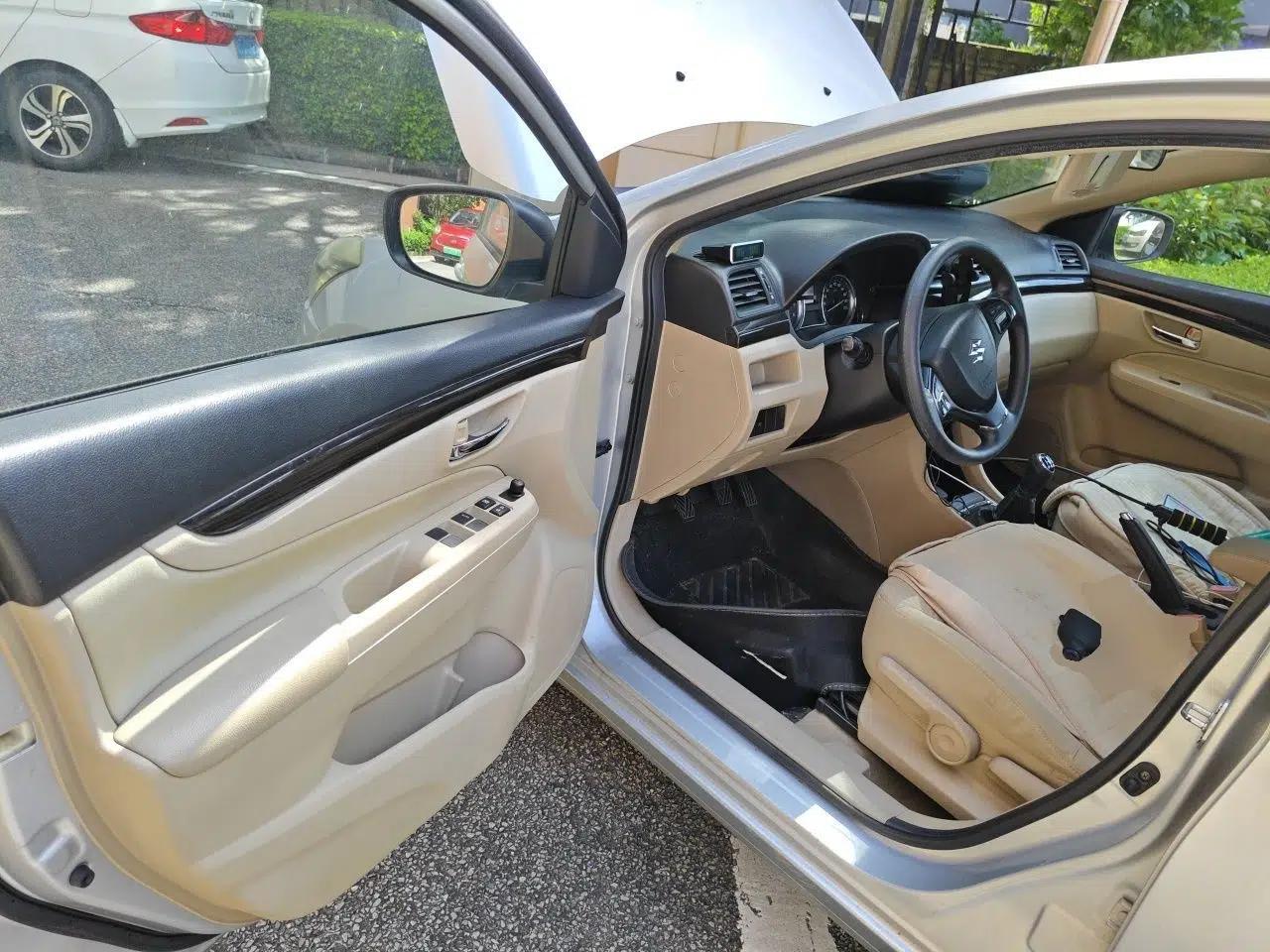 Suzuki Alivio 2015 1.6L Manual Comfort Model — миниатюра 16