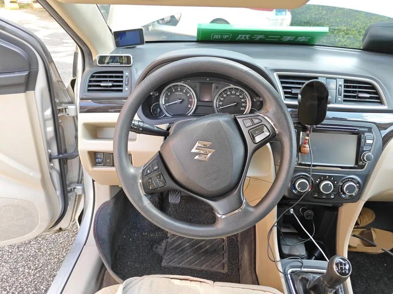 Suzuki Alivio 2015 1.6L Manual Comfort Model — миниатюра 10