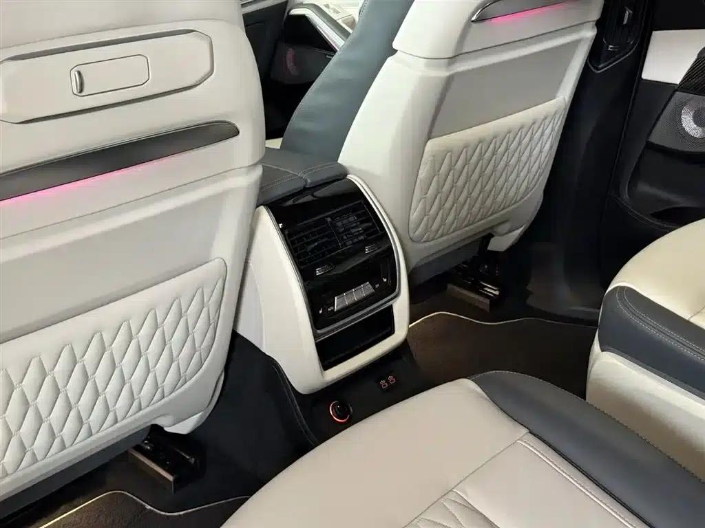 2023 BMW X7 M60i xDrive M60i — миниатюра 19