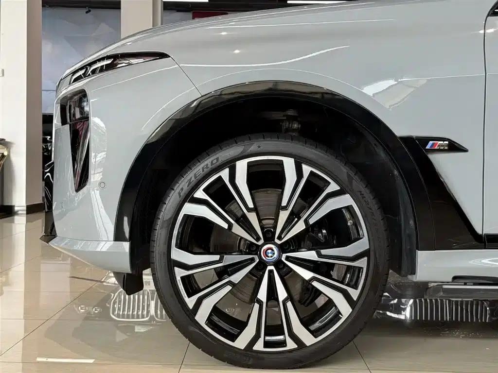 2023 BMW X7 M60i xDrive M60i — миниатюра 4