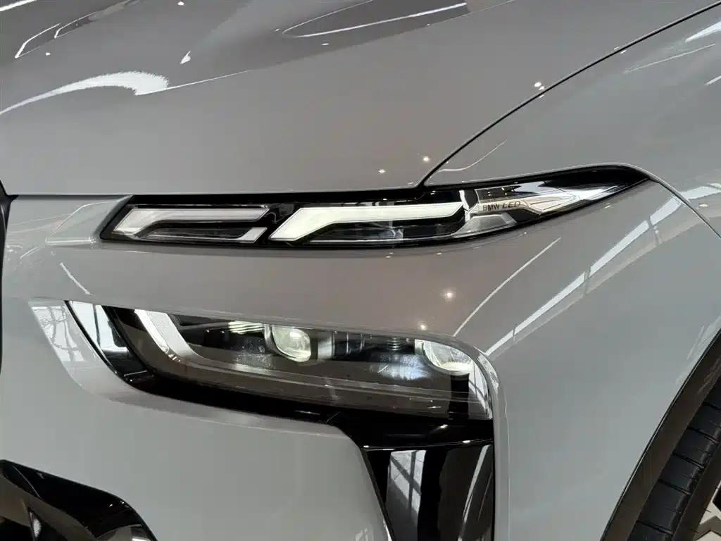 2023 BMW X7 M60i xDrive M60i — миниатюра 5