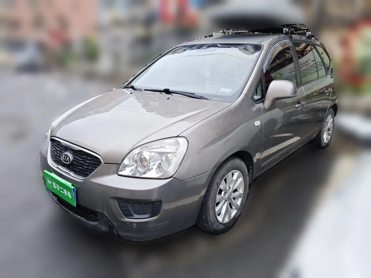 Kia Carens 2011 1.6L 5-Seater Manual Comfort Edition — миниатюра 1