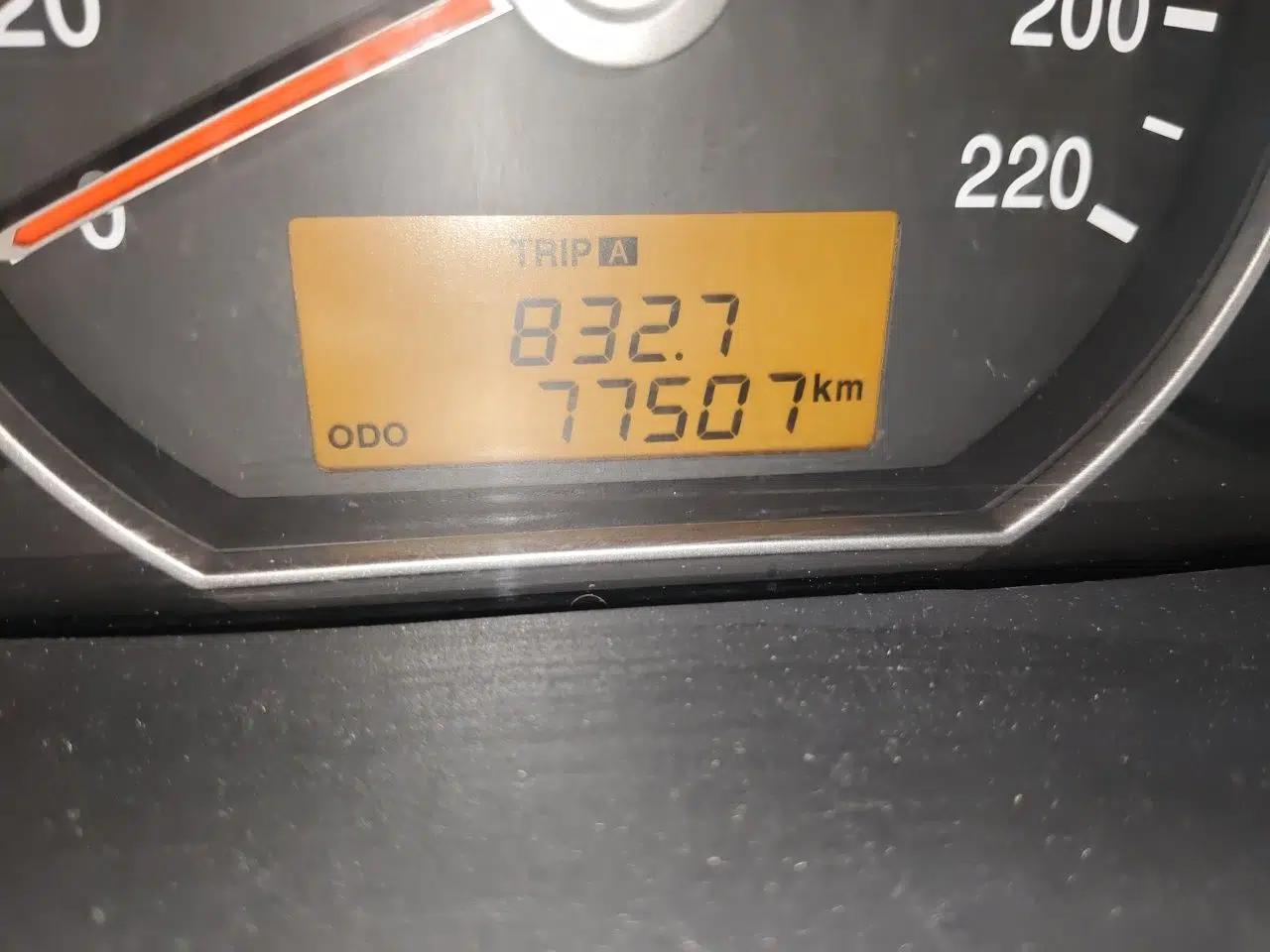 Kia Carens 2011 1.6L 5-Seater Manual Comfort Edition — миниатюра 12