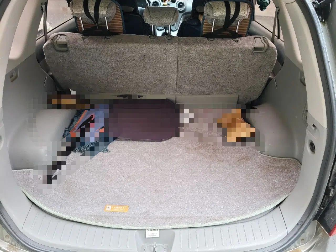 Kia Carens 2011 1.6L 5-Seater Manual Comfort Edition — миниатюра 19