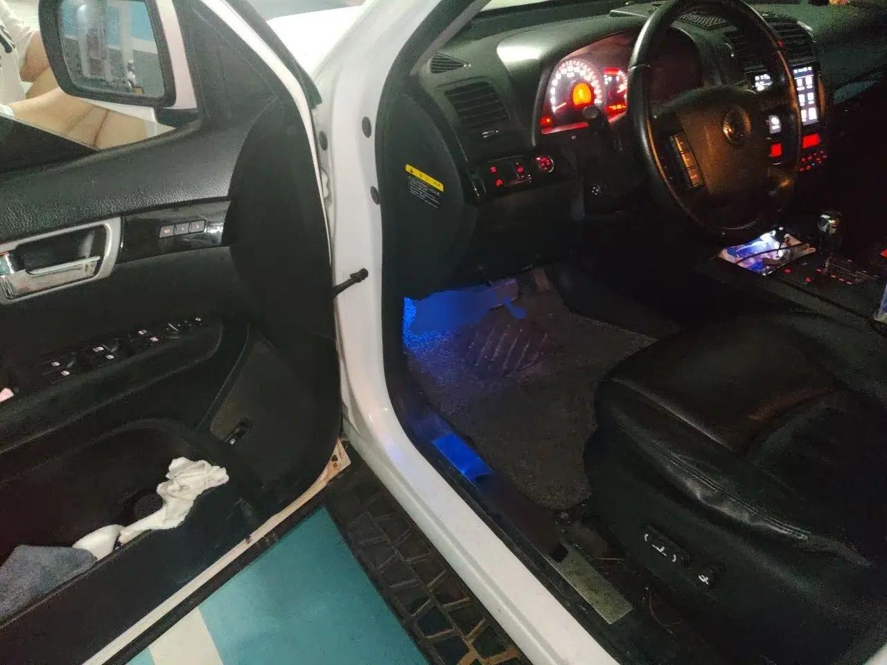 Kia Borrego 2008 3.8L Luxury Edition China IV — миниатюра 16