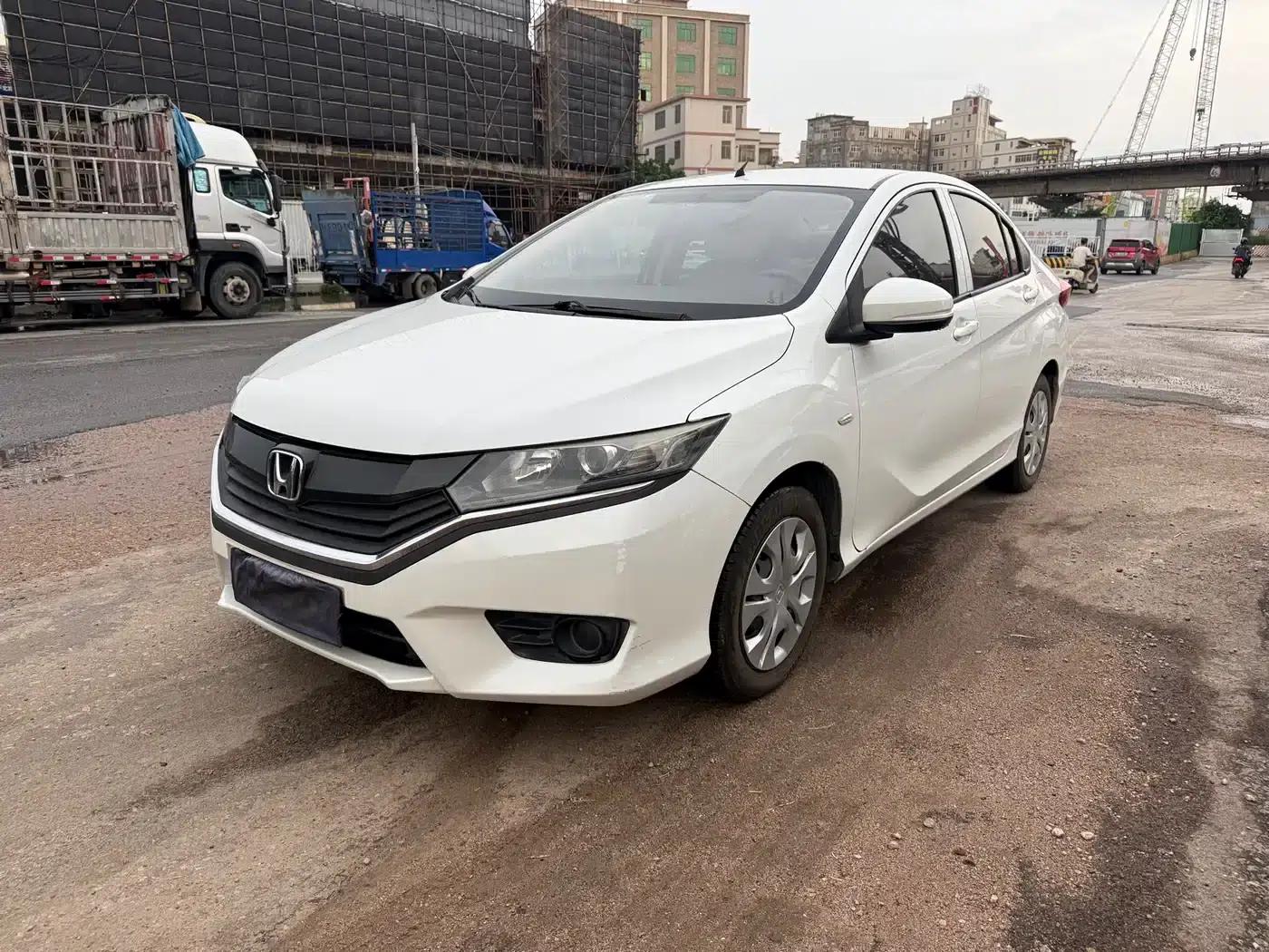 2016 Honda Greiz 1.5L CVT Classic Edition — миниатюра 1