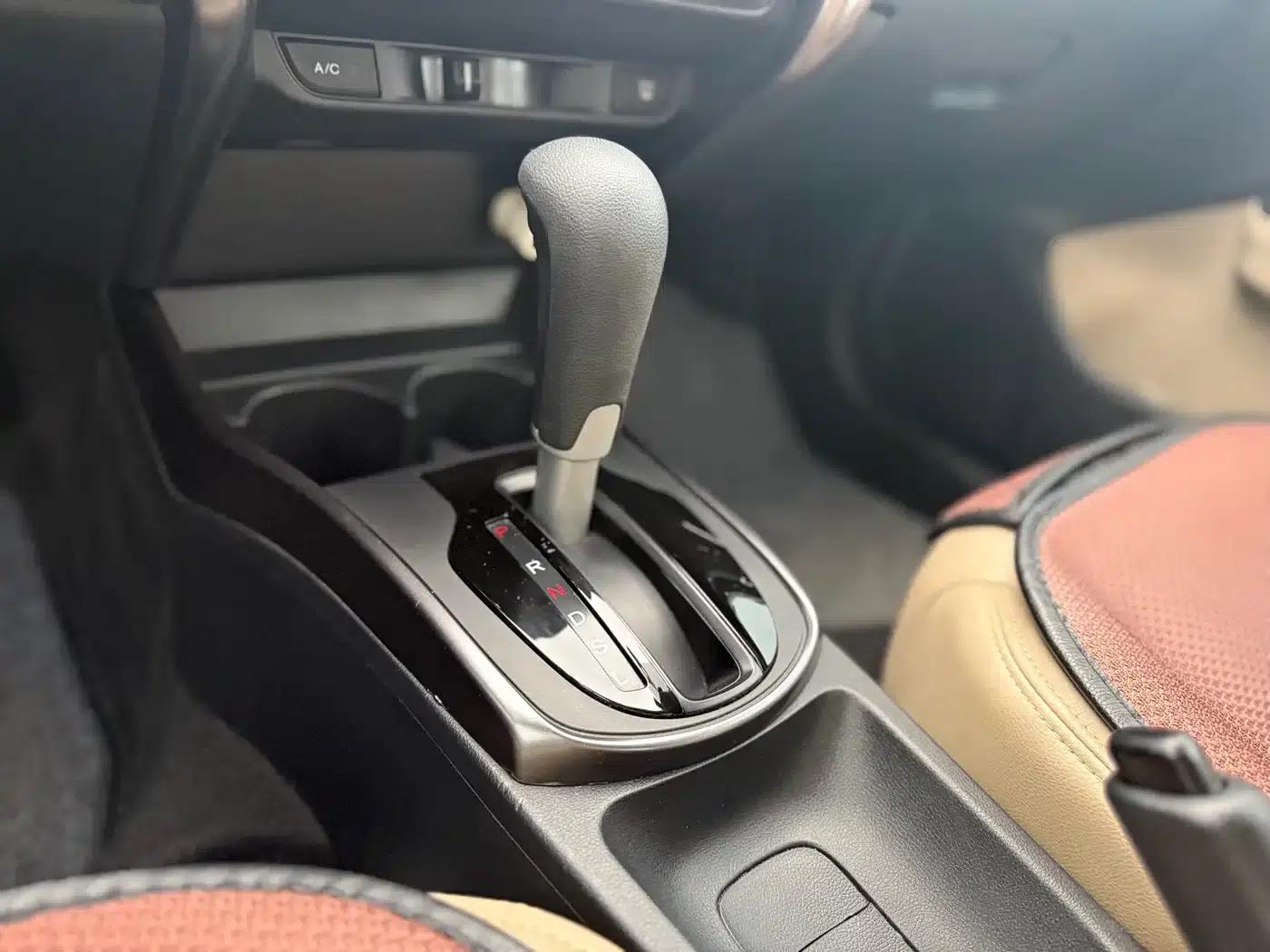 2016 Honda Greiz 1.5L CVT Classic Edition — миниатюра 11