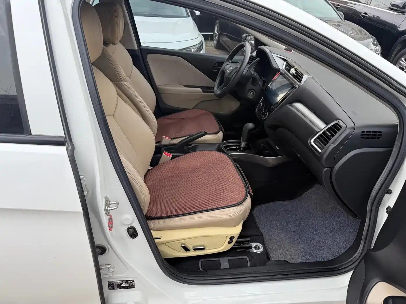 2016 Honda Greiz 1.5L CVT Classic Edition — миниатюра 13