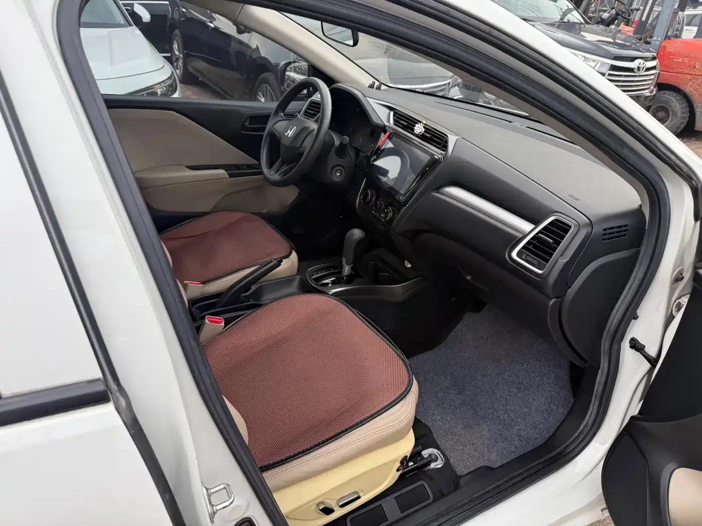 2016 Honda Greiz 1.5L CVT Classic Edition — миниатюра 14