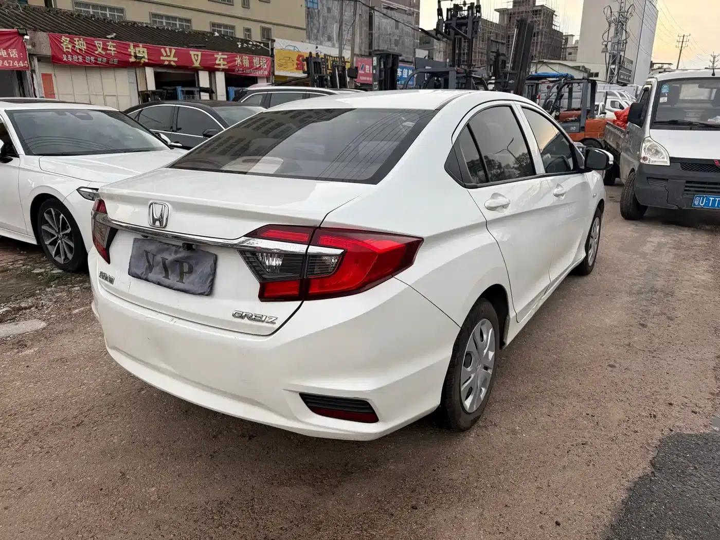 2016 Honda Greiz 1.5L CVT Classic Edition — миниатюра 15