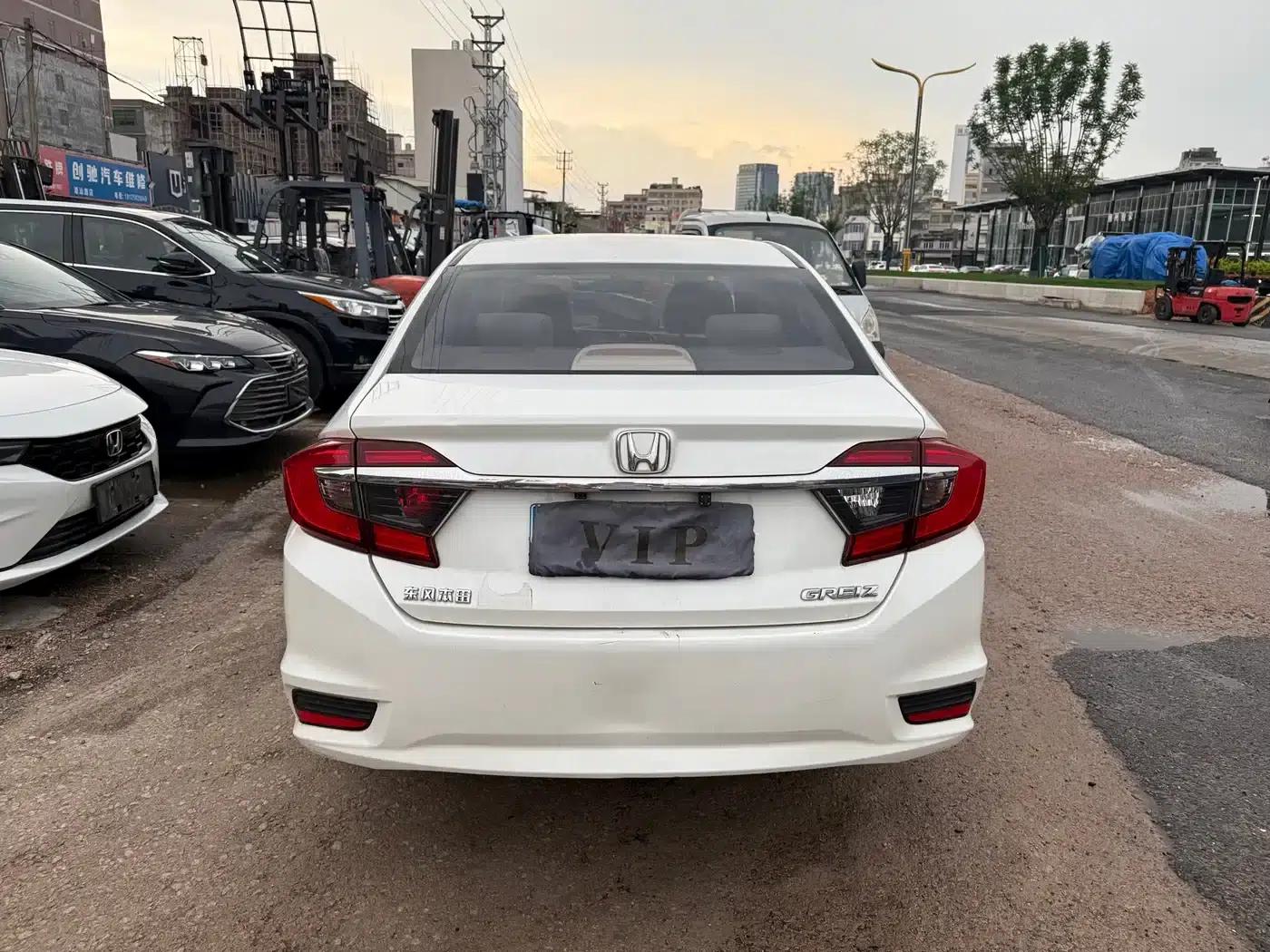 2016 Honda Greiz 1.5L CVT Classic Edition — миниатюра 16